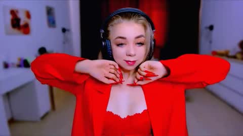 Snapshot of blinkofeyess chatting on 09.18.25 Nicole online show from 09.18.25