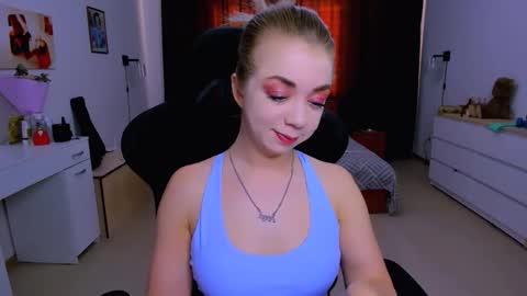 Snapshot of blinkofeyess chatting on 10.07.25 Nicole online show from 10.07.25