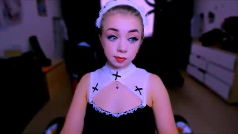 Snapshot of blinkofeyess chatting on 11.01.25 Nicole online show from 11.01.25