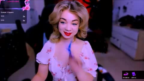 Snapshot of blinkofeyess chatting on 11.14.25 Nicole online show from 11.14.25