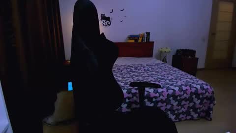 Snapshot of blinkofeyess chatting on 11.17.25 Nicole online show from 11.17.25