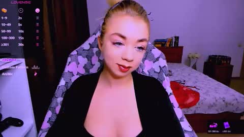 Snapshot of blinkofeyess chatting on 11.26.25 Nicole online show from 11.26.25