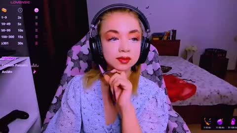 Snapshot of blinkofeyess chatting on 11.27.25 Nicole online show from 11.27.25