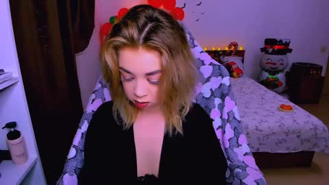 Snapshot of blinkofeyess chatting on 11.30.25 Nicole online show from 11.30.25