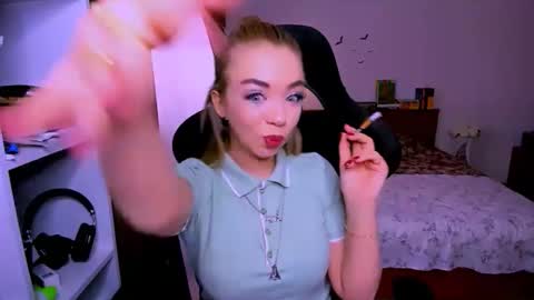 Snapshot of blinkofeyess chatting on 01.19.26 Nicole online show from 01.19.26