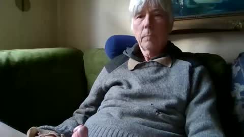 Snapshot of blomkuk chatting on 10.20.25 blomkuk online show from 10.20.25