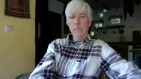 Snapshot of blomkuk chatting on 10.27.25 blomkuk online show from 10.27.25