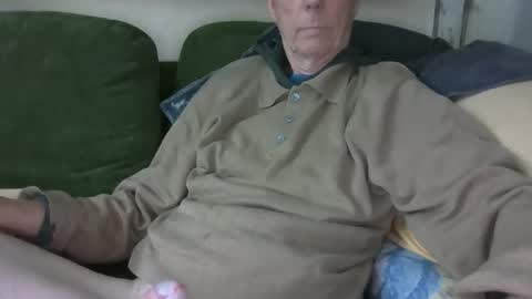 Snapshot of blomkuk chatting on 11.24.25 blomkuk online show from 11.24.25