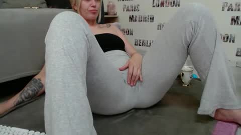 Snapshot of blonddaiana23 chatting on 05.30.26 blonddaiana23 online show from 05.30.26