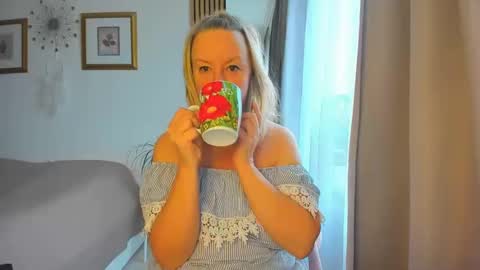 Snapshot of blonde_angel20 chatting on 01.29.25 Nicole online show from 01.29.25