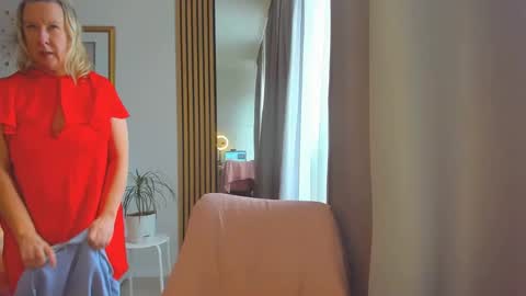 Snapshot of blonde_angel20 chatting on 02.01.25 Nicole online show from 02.01.25