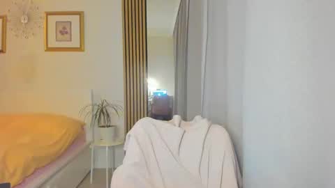 Snapshot of blonde_angel20 chatting on 02.05.25 Nicole online show from 02.05.25