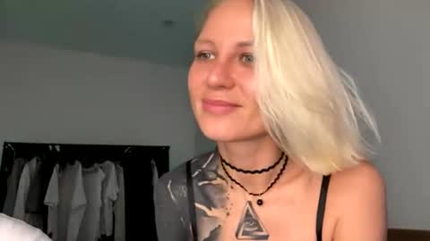 blonde_fuck_couple online show from 06.15.26