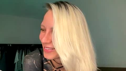 blonde_fuck_couple online show from 06.19.26