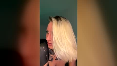 blonde_fuck_couple online show from 06.30.26