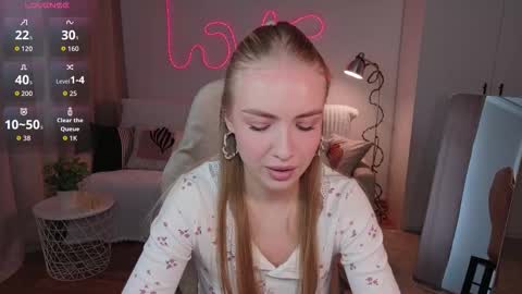 Snapshot of blonde_vibe chatting on 03.22.26 Nessa online show from 03.22.26