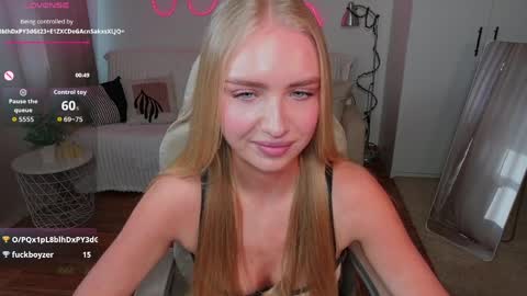 Snapshot of blonde_vibe chatting on 04.03.26 Nessa online show from 04.03.26