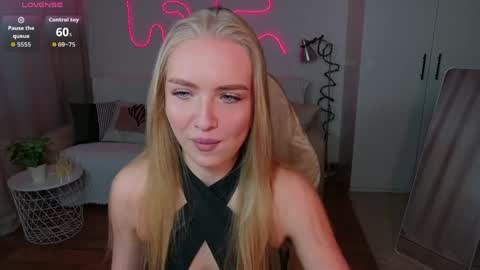 Snapshot of blonde_vibe chatting on 04.26.26 Nessa online show from 04.26.26
