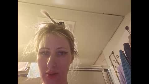 Snapshot of blondebellaaa3 chatting on 01.02.25 Gia online show from 01.02.25