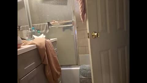 Snapshot of blondebellaaa3 chatting on 01.05.25 Gia online show from 01.05.25