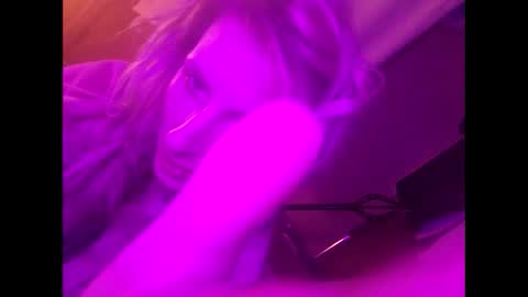 Snapshot of blondebellaaa3 chatting on 03.01.25 Gia online show from 03.01.25