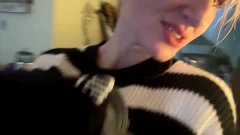 Snapshot of blondebellaaa3 chatting on 11.14.25 Gia online show from 11.14.25