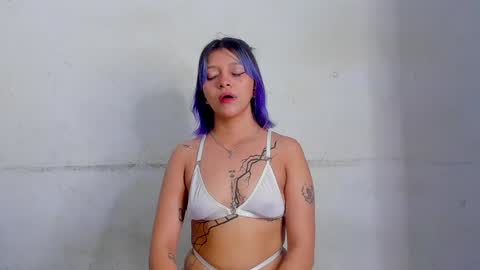 Snapshot of blondedirtygirl chatting on 01.24.25 Kim mia and 3 boys ready for action online show from 01.24.25