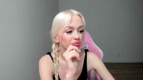 Elisa online show from 12.04.24