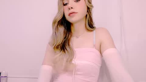 Snapshot of blondetwinkcum19 chatting on 03.01.25 zoey madisson 3 online show from 03.01.25