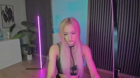 Snapshot of blondie_muller chatting on 02.22.25 blondie_muller online show from 02.22.25