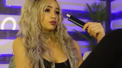 Snapshot of blondie_muller chatting on 09.23.25 blondie_muller online show from 09.23.25