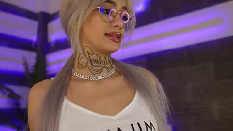 Snapshot of blondie_muller chatting on 11.24.25 blondie_muller online show from 11.24.25