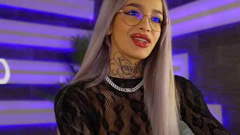 Snapshot of blondie_muller chatting on 11.27.25 blondie_muller online show from 11.27.25