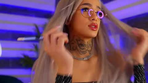 Snapshot of blondie_muller chatting on 11.30.25 blondie_muller online show from 11.30.25