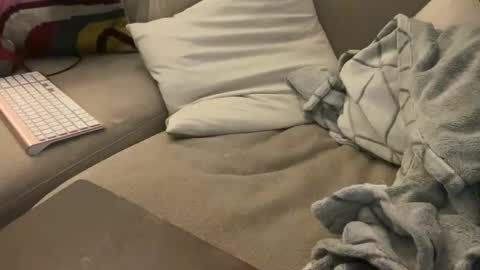 IM TRYNG online show from 11.05.25