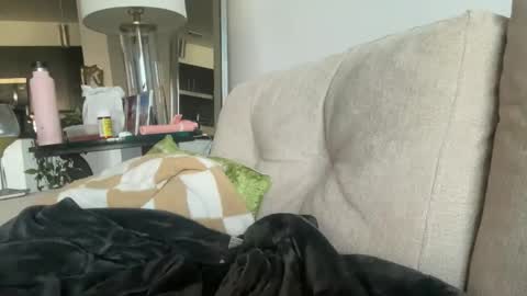 IM TRYNG online show from 12.21.25