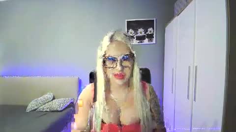 BlondLeyla online show from 11.13.25