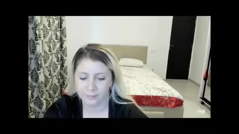 Snapshot of blondysarah chatting on 02.23.26 blondysarah online show from 02.23.26
