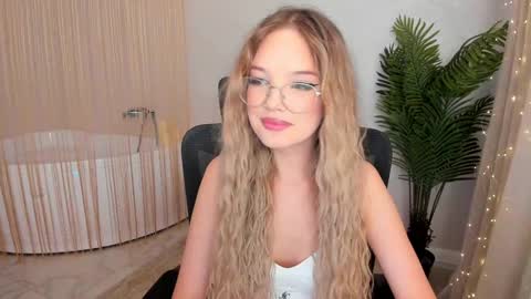 Sophia online show from 01.15.25