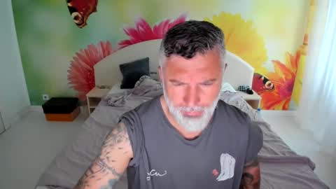 Snapshot of blowmyxxl chatting on 11.10.25 Nico online show from 11.10.25