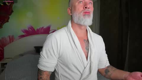 Snapshot of blowmyxxl chatting on 12.19.25 Nico online show from 12.19.25