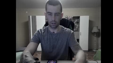 Snapshot of blue_eyed_wolf chatting on 01.01.25 Runaway online show from 01.01.25