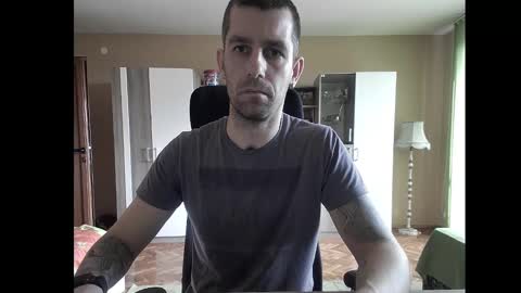 Snapshot of blue_eyed_wolf chatting on 01.10.25 Runaway online show from 01.10.25