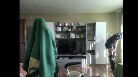 Snapshot of blue_eyed_wolf chatting on 01.20.25 Runaway online show from 01.20.25