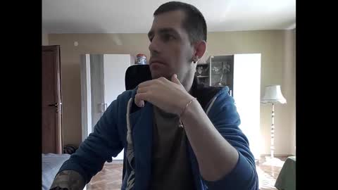 Snapshot of blue_eyed_wolf chatting on 03.04.25 Runaway online show from 03.04.25