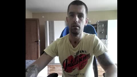 Snapshot of blue_eyed_wolf chatting on 10.15.25 Runaway online show from 10.15.25