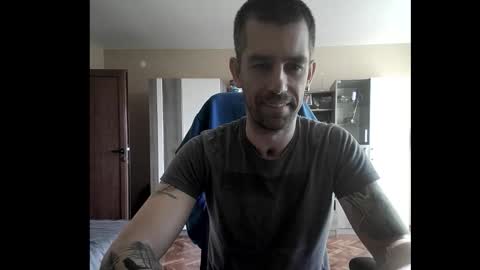 Snapshot of blue_eyed_wolf chatting on 10.23.25 Runaway online show from 10.23.25