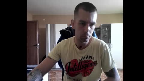 Snapshot of blue_eyed_wolf chatting on 11.01.25 Runaway online show from 11.01.25