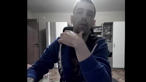 Snapshot of blue_eyed_wolf chatting on 02.08.26 Runaway online show from 02.08.26