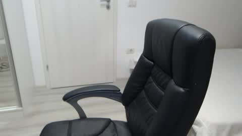 Snapshot of blue_eyes96 chatting on 10.15.25 Juliet online show from 10.15.25